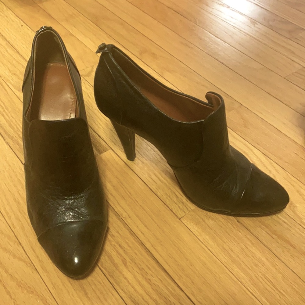 Calvin Klein Chrissie cap toe leather booties